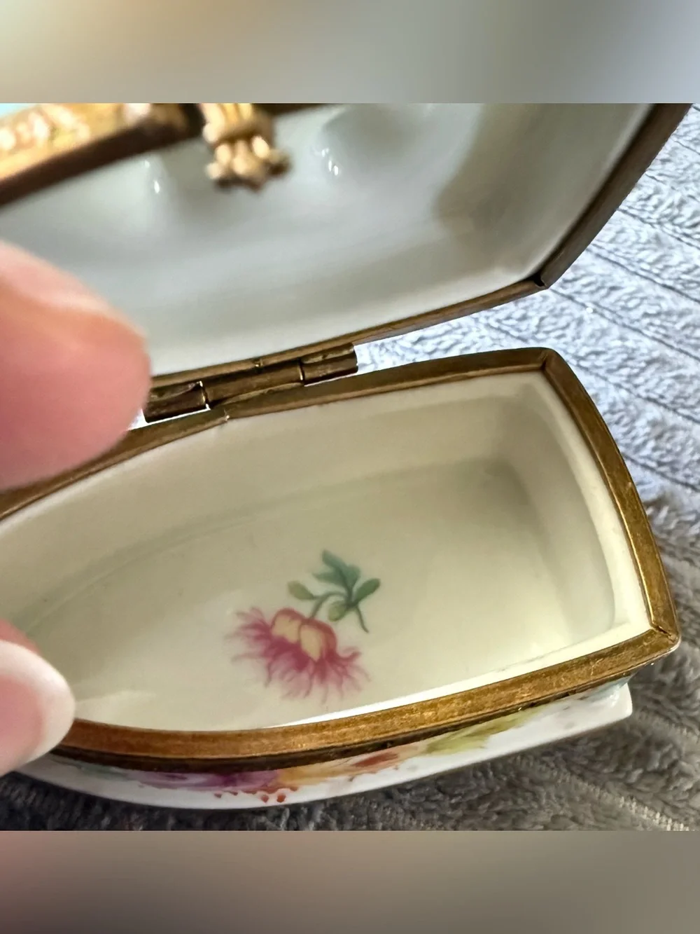 VTG Limoges White Porcelain Marked Piece Iron Trinket Hinged Box Jewelry Floral